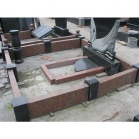 Гранитный цоколь