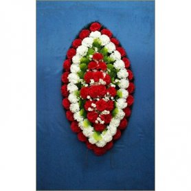 Венок с искусственными цветами №09